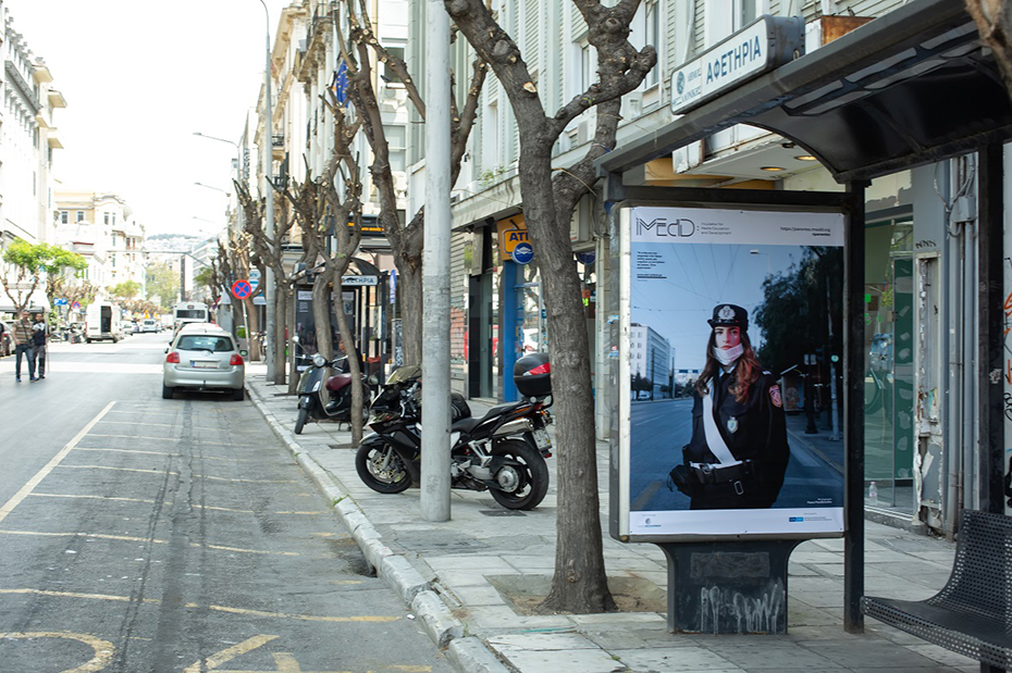 Photo showing a bus stop on the street where iMEdD is advertised