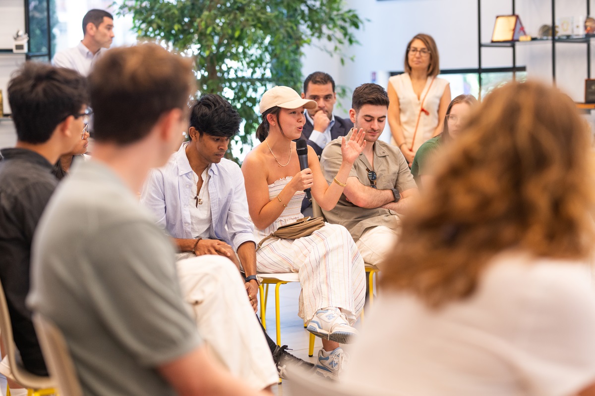 A girl holding the mic and speaking at the discussion held at the SNF headquarters.