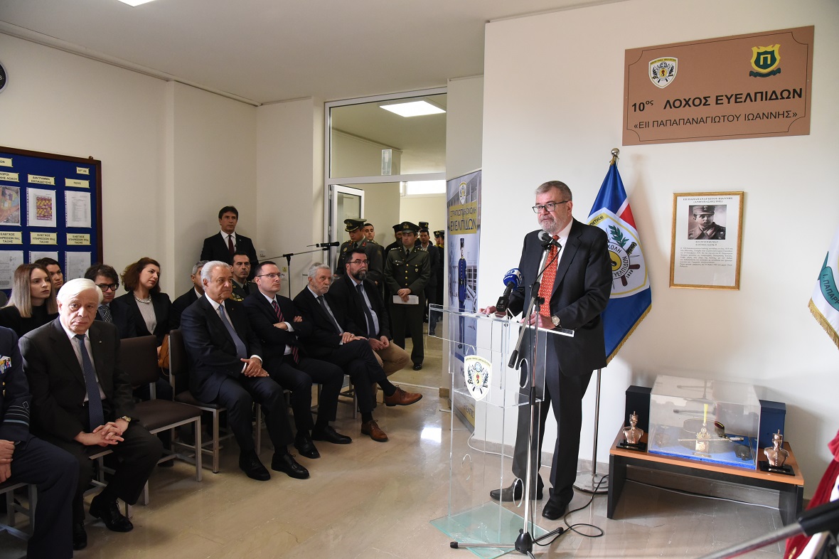 A man talks to a seated crowd at the Hellenic Army Academy