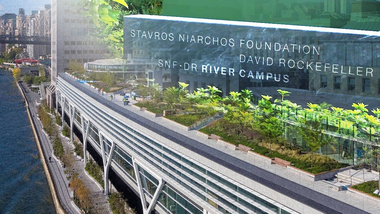 Ένα μοντέρνο κτίριο με πράσινο στην οροφή, δίπλα σε ένα ποτάμι, με την επιγραφή «Stavros Niarchos Foundation David Rockefeller SNF-DR River Campus».