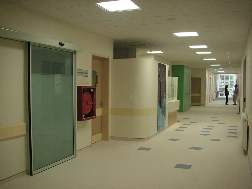 Photo showing the corridor of a hospital