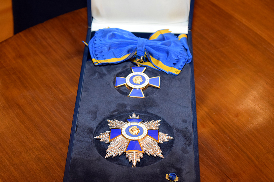 Close-up photo of a prize of honour placed on a table