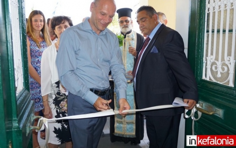 Member of the Stavros Niarchos Foundation cuts the ribbon at the new facilities of the Elderly Care Unit of Lixouri in Kefalonia